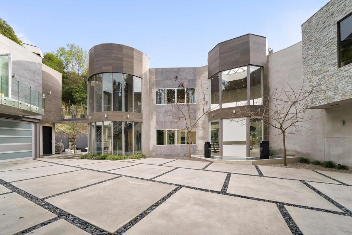 Chantilly Lace - Los Angeles, Los Angeles